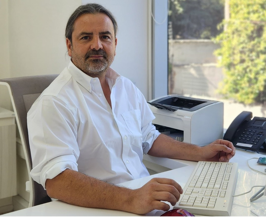 Retrato profesional del Dr. Francisco Osorio, psiquiatra de Centro Horizonte.