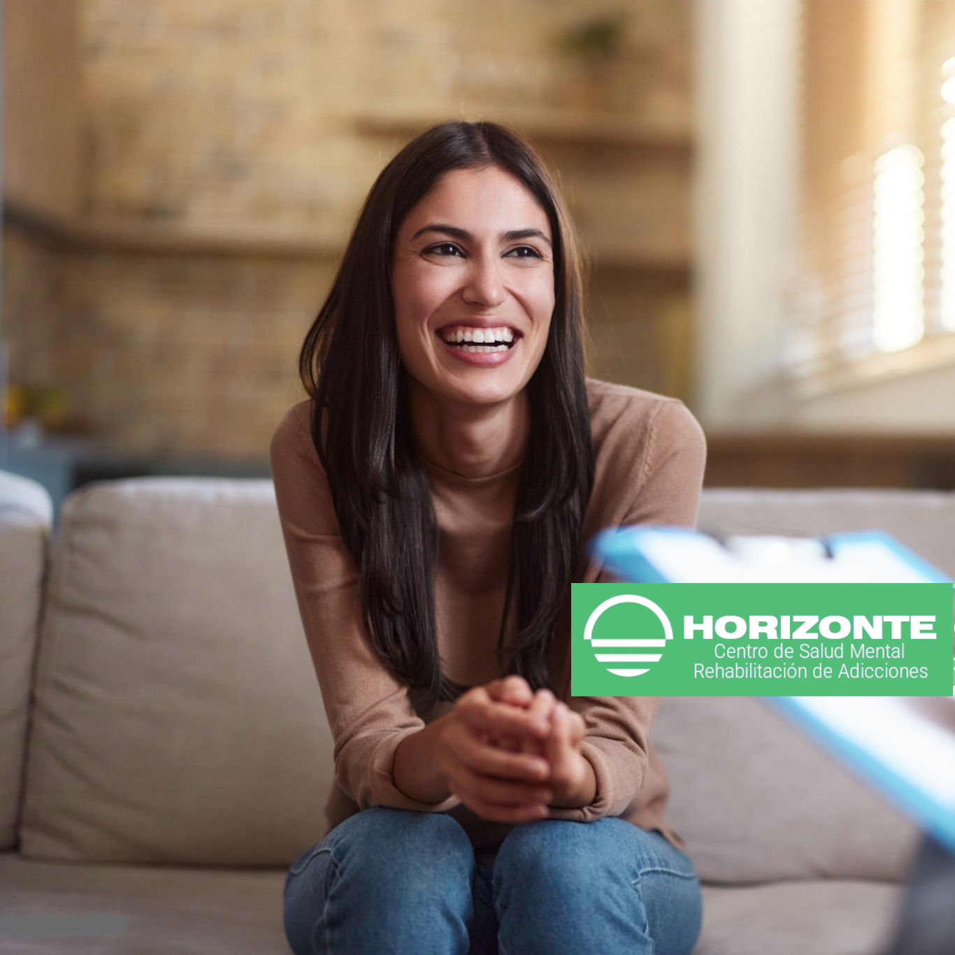 Imagen referencial de atención en salud mental con paciente en sesión, utilizada por Centro Horizonte para representar acompañamiento terapéutico.